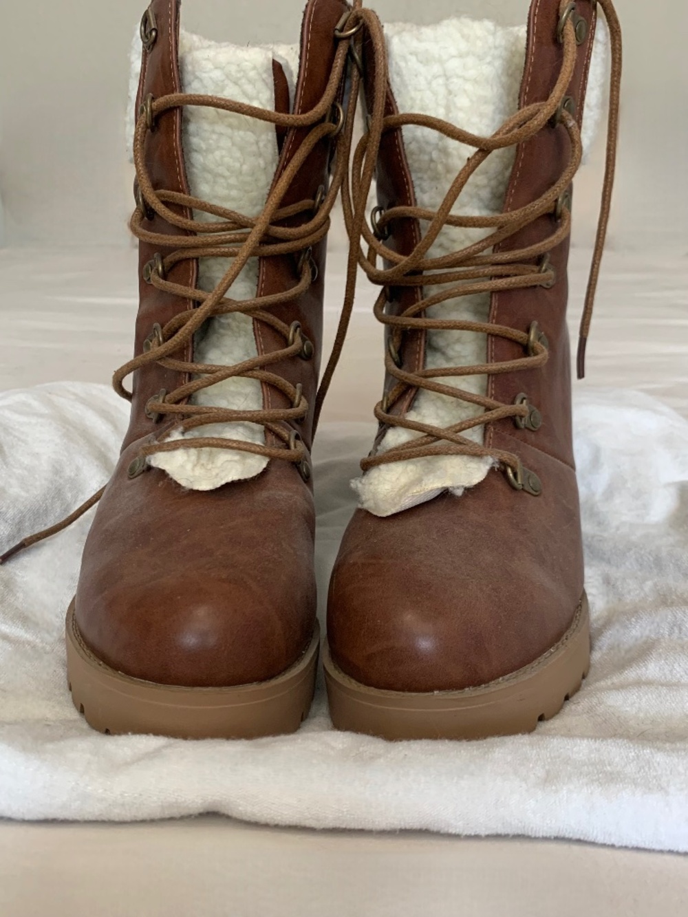 Brown Lace-Up Heeled Combat Boots Faux Shearling Trim Size 8.5 Platform